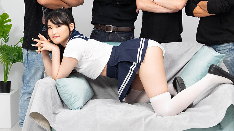Idol Minnie Ricattata e Costretta a Scopare dal Suo Manager