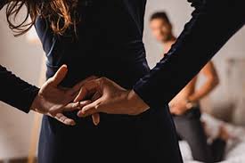 Uomini Vs Donne: chi tradisce di più il partner?