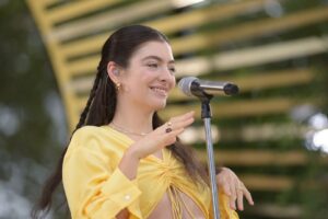 Lorde, terapia psichedelica e il sex tape di Pamela Anderson: cosa ha davvero visto?
